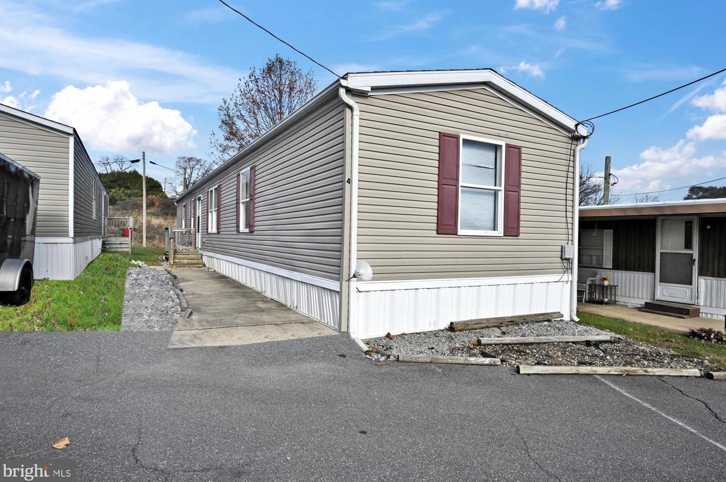 4 Pleasant Hill Ave, Akron, PA 17501