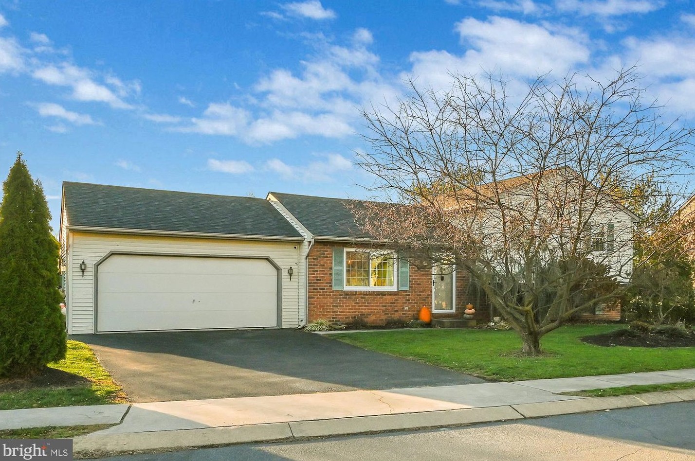 60 S Aspen Dr, Mount Joy, PA 17552