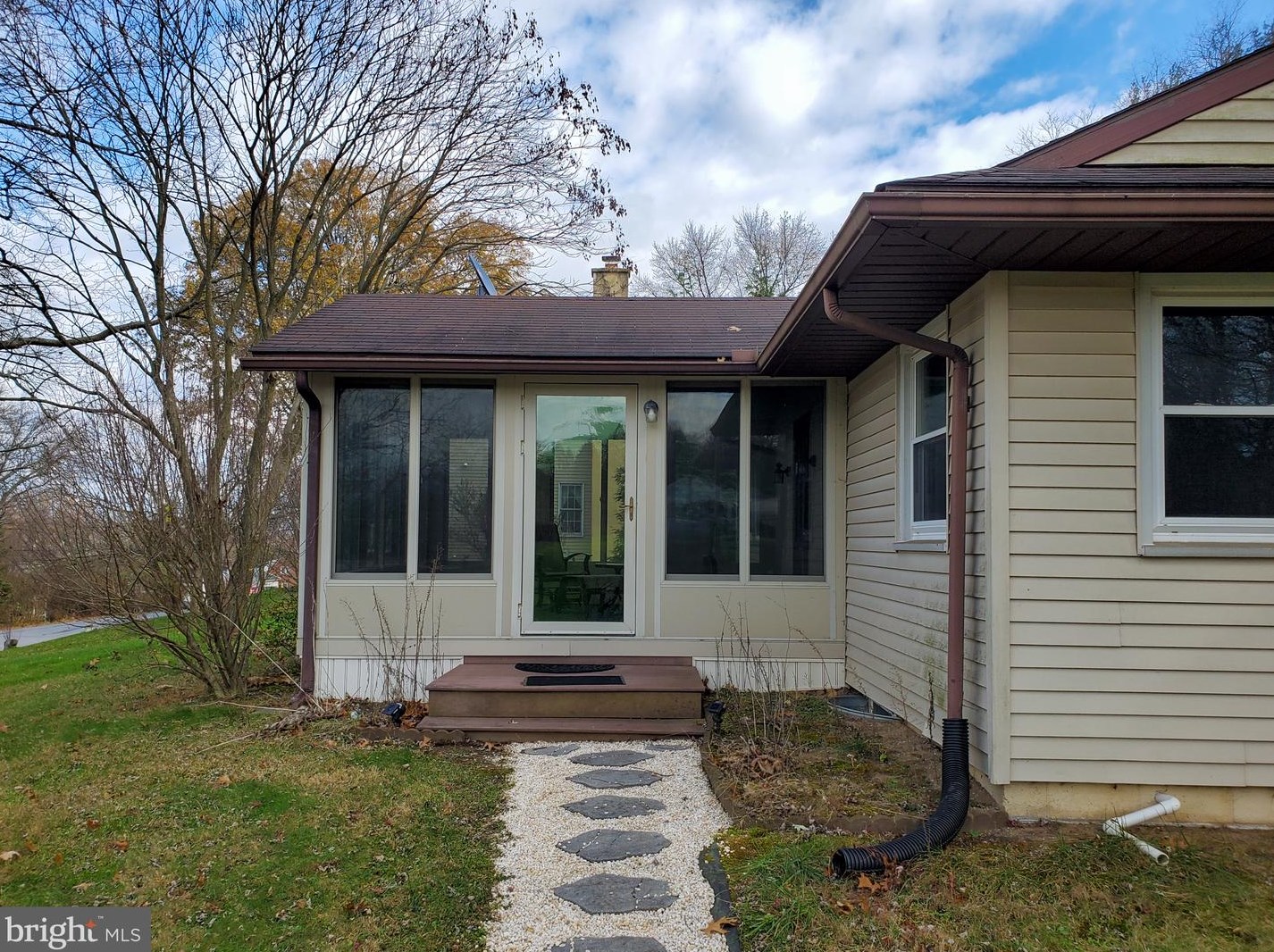 212 Erb Ave, Willow, PA 17584-9333