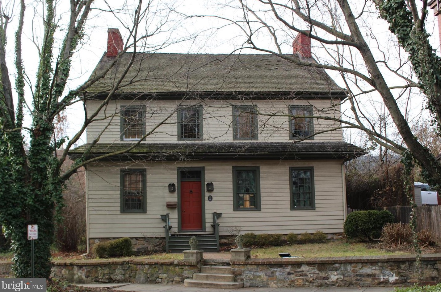 11 N Waterford Ave, Marietta, PA 17547