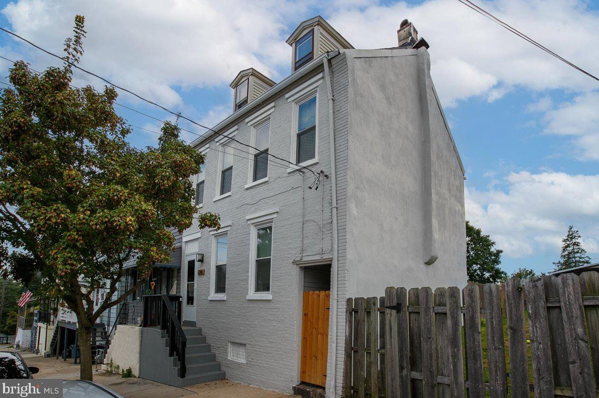 288 S 5th St, Kinderhook, PA 17512