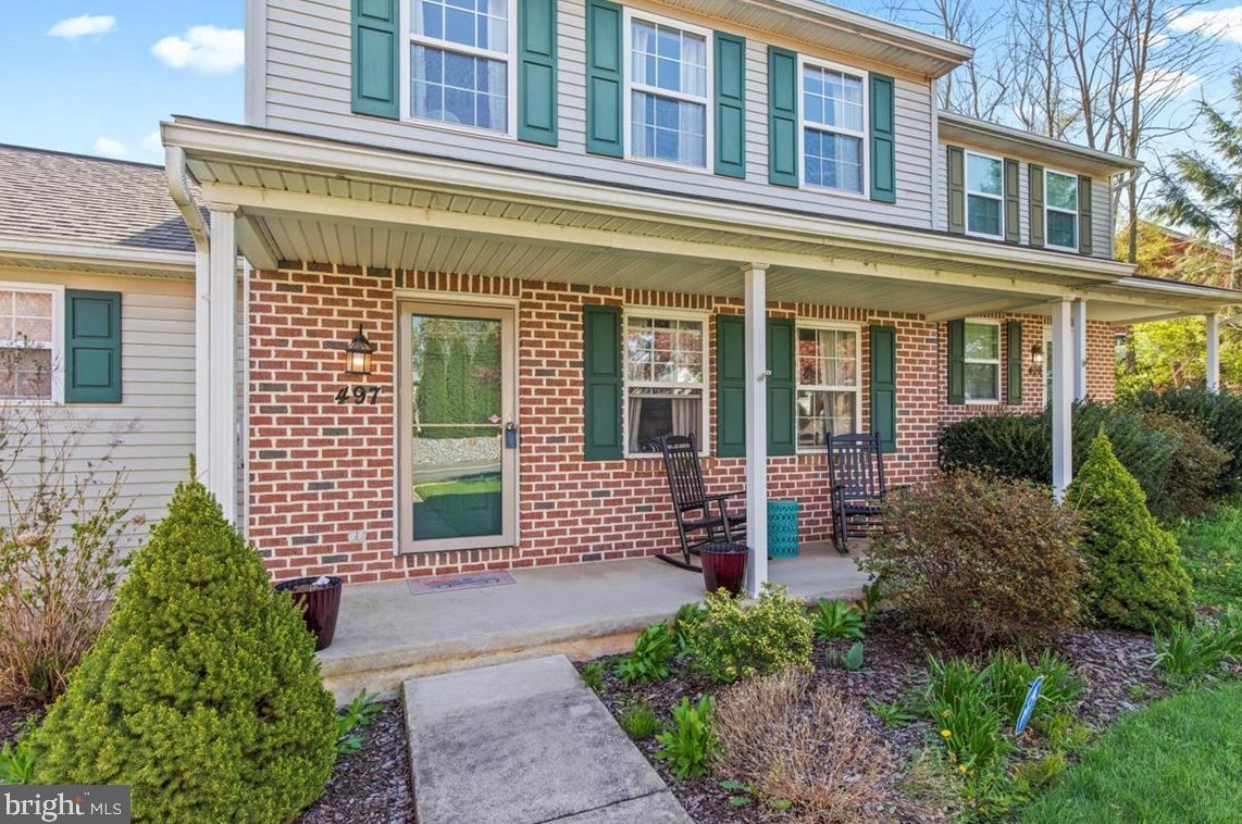 497 S 9th St, Akron, PA 17501