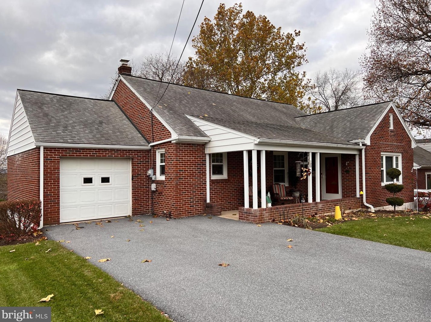120 11th St, Akron, PA 17501-1506