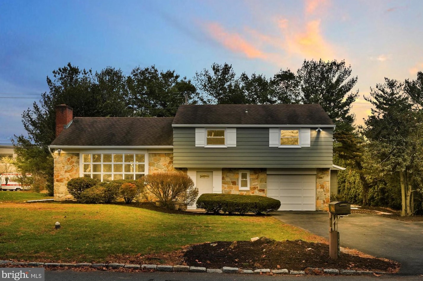 1542 Santa Barbara Dr, Lancaster, PA 17601