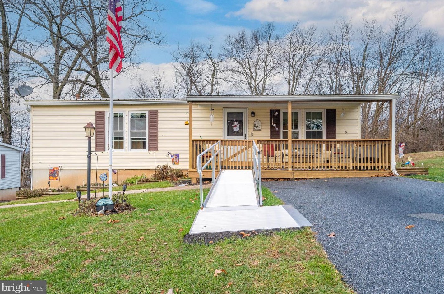 15 Marlin Dr, Schoeneck, PA 17578