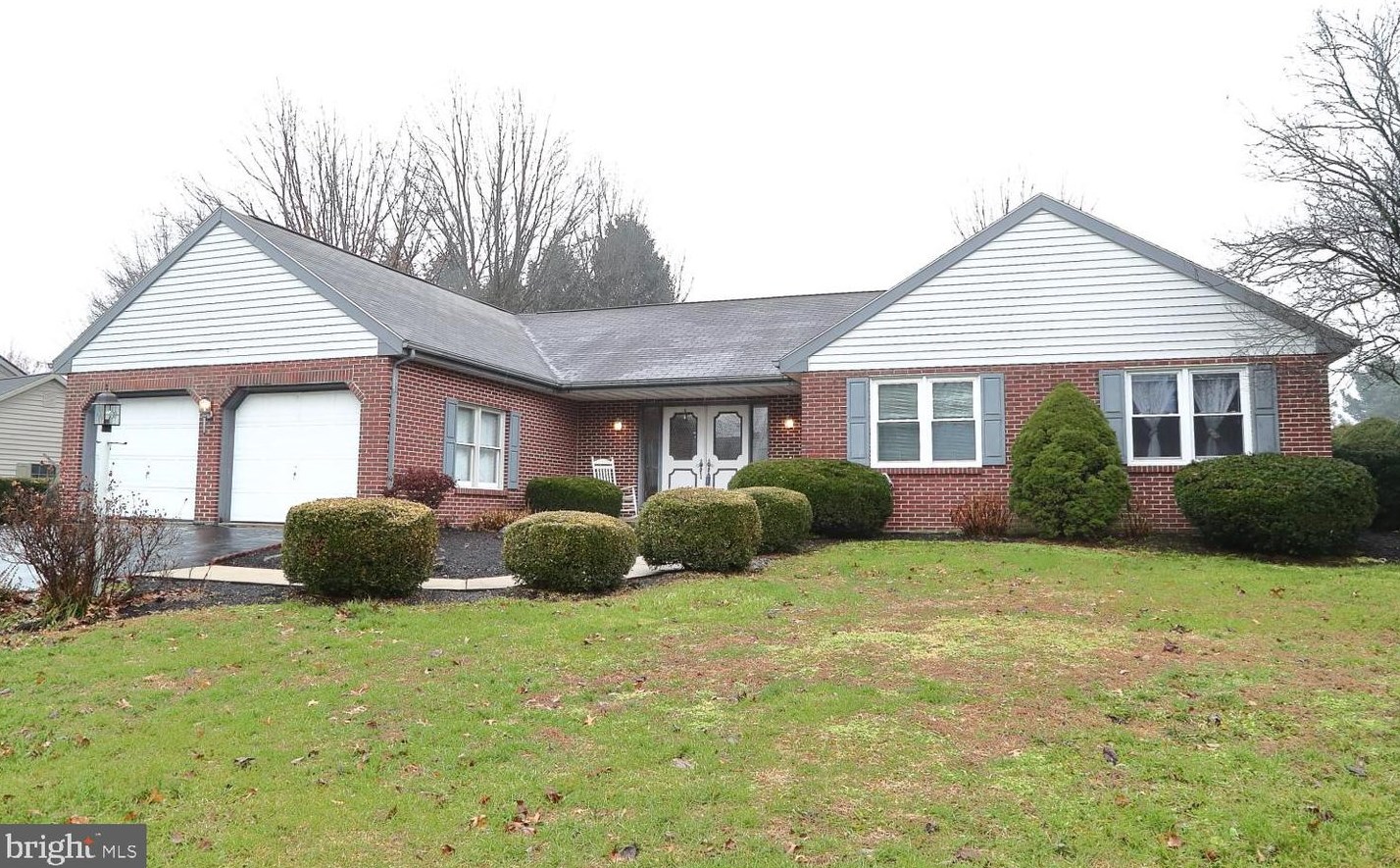 90 Magnolia Dr, Bareville, PA 17540-9609