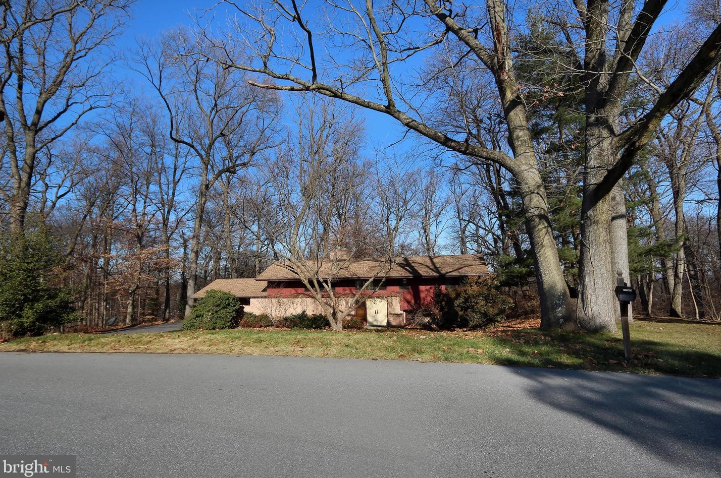 843 Hillaire Rd, Lancaster, PA 17601
