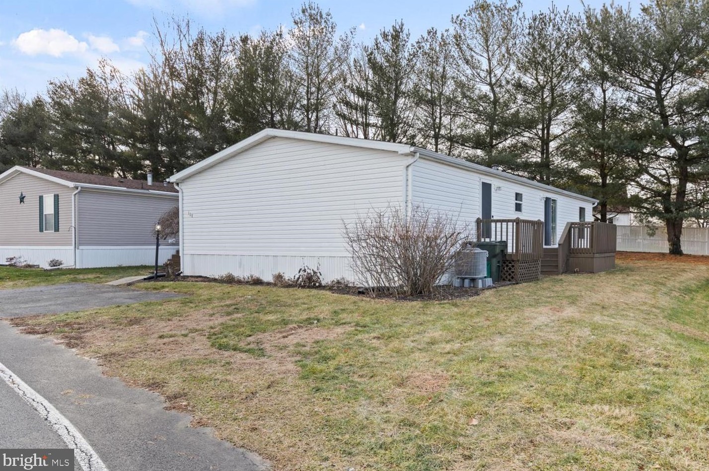 128 Greenbriar Cir, Lancaster, PA 17603