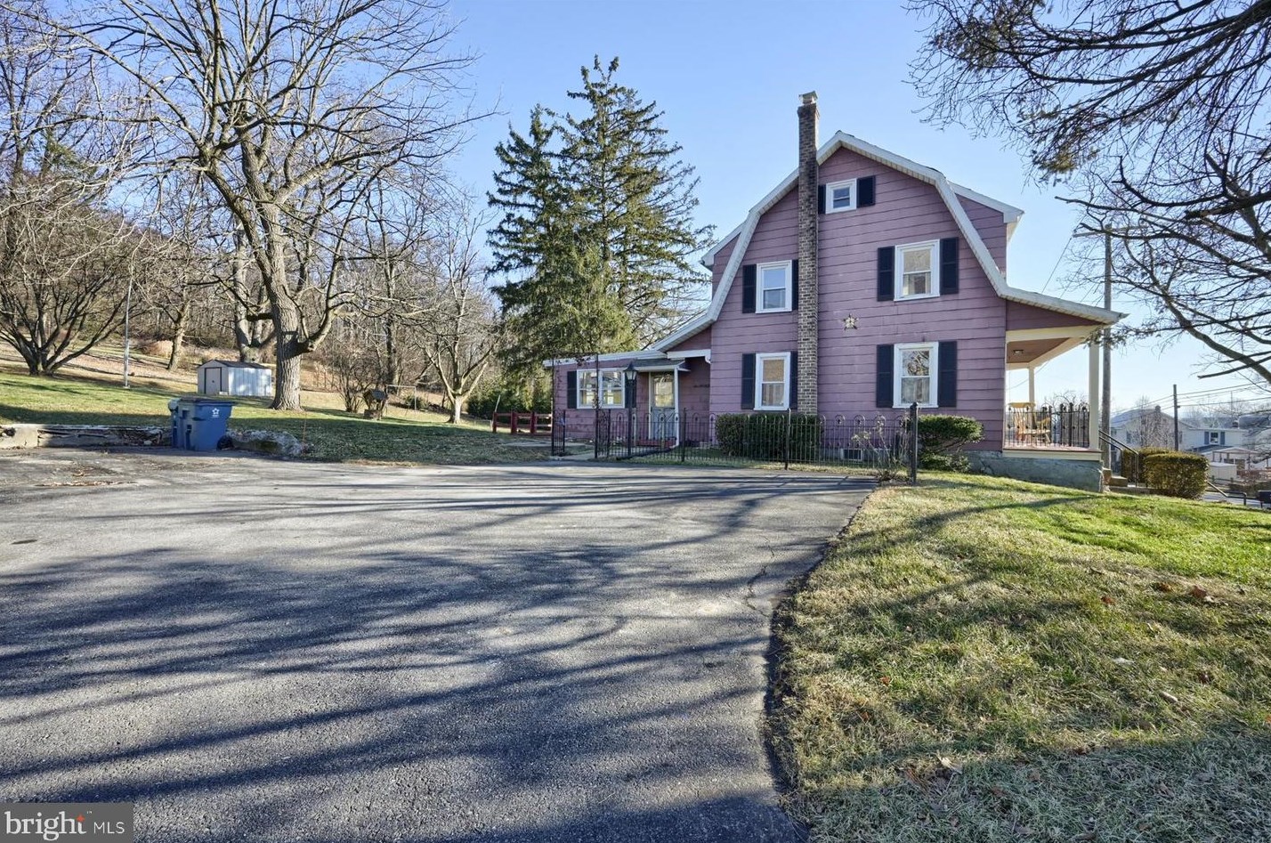 779 Old Chickies Hill Rd, Kinderhook, PA 17512-8417