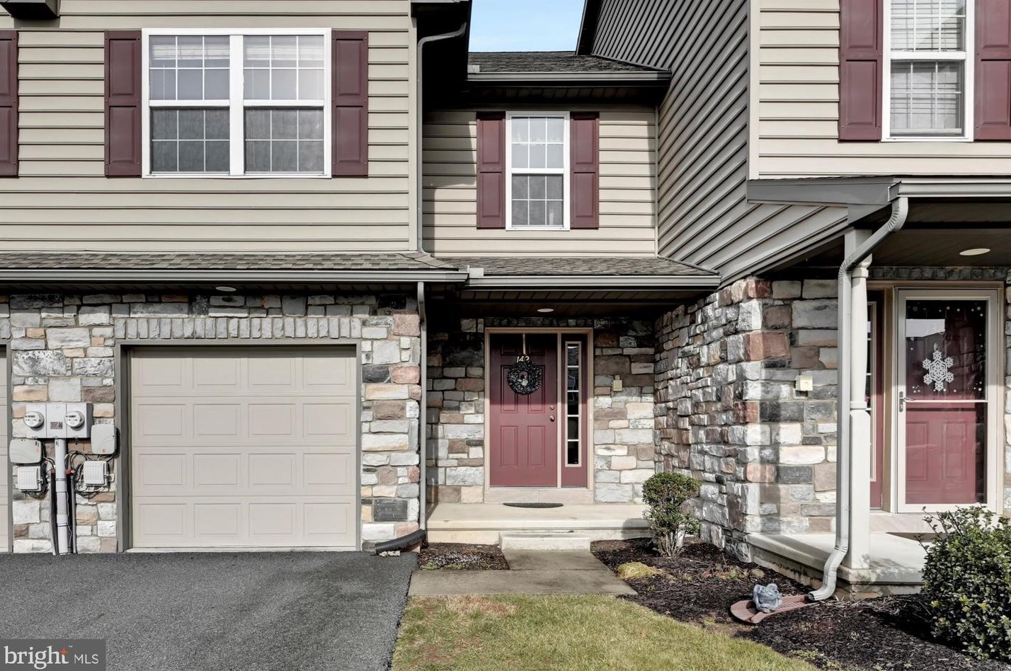 142 Mount Olive Ln, Ephrata, PA 17522