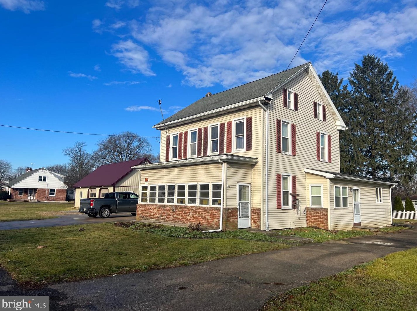 275 E Main St, Bareville, PA 17540