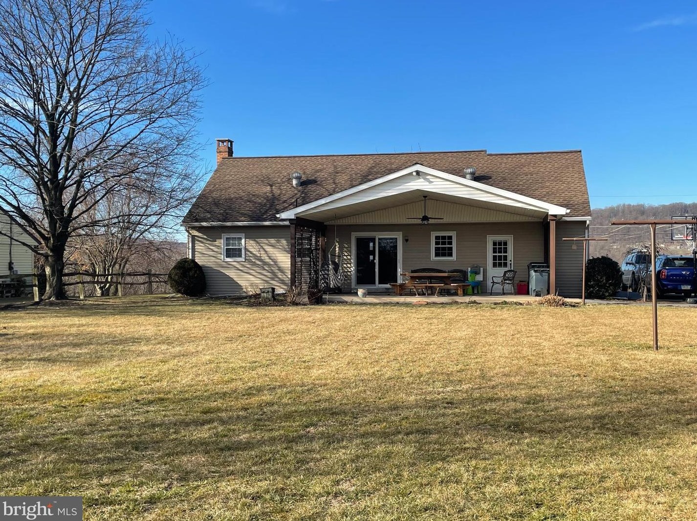 110 W Church Rd, Schoeneck, PA 17578