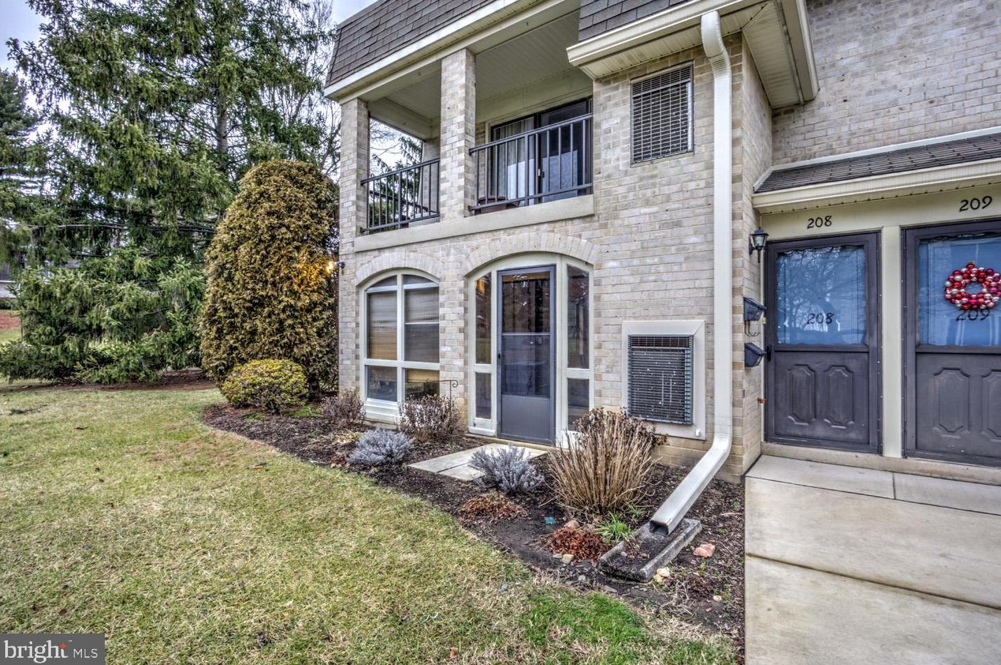 208 Valleybrook Dr, Lancaster, PA 17601