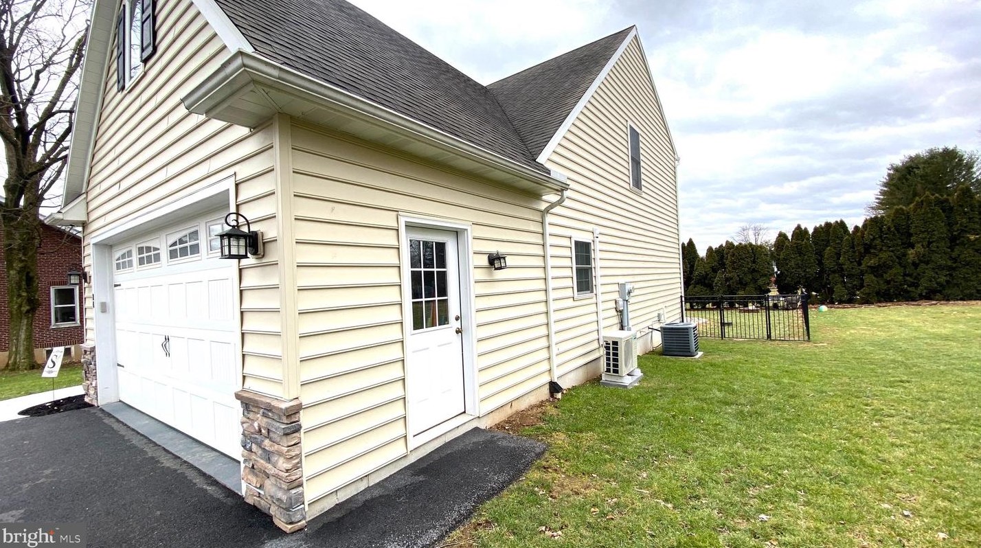 24 Penn St, Old Line PA  17545-1429 exterior