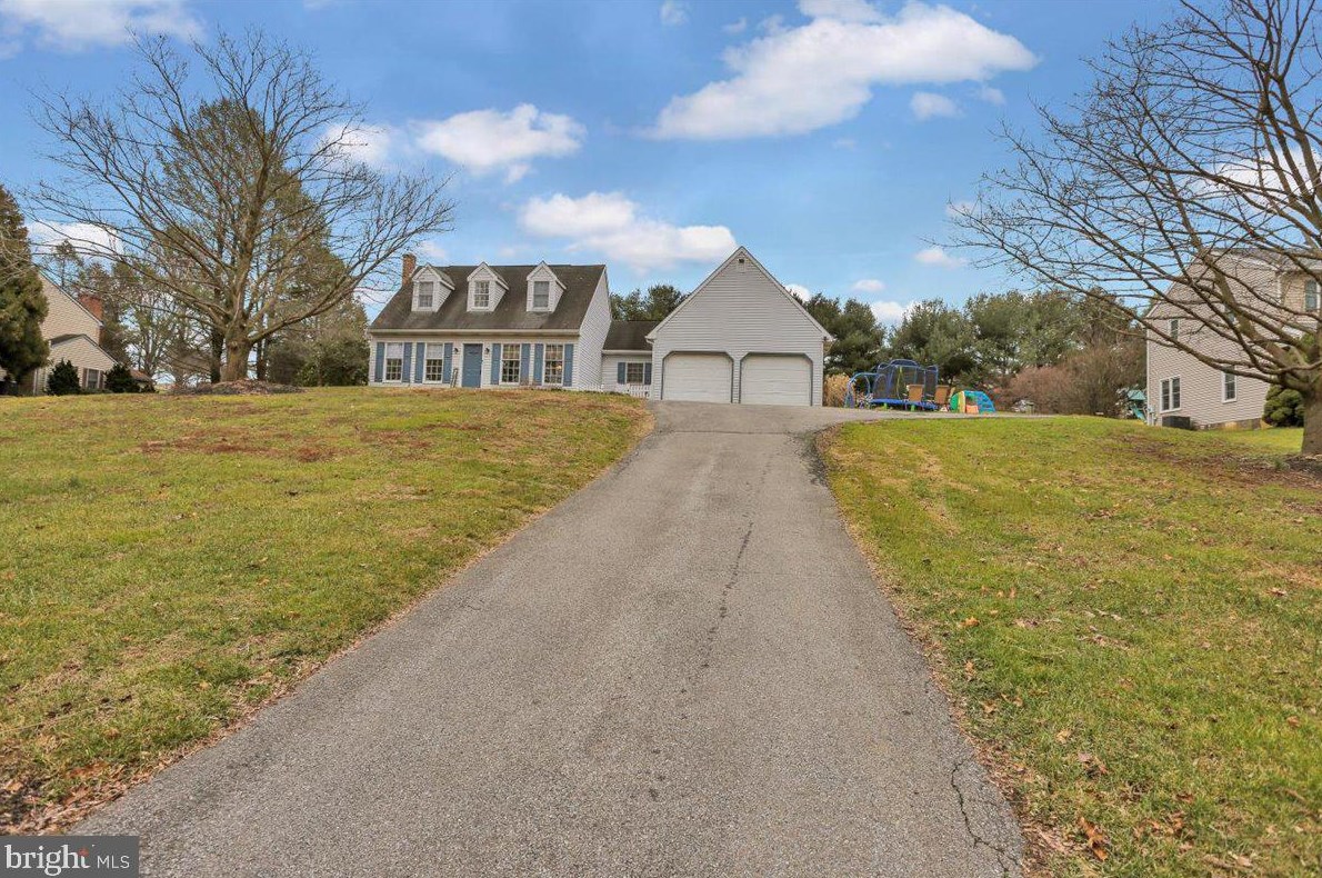 27 Oak View Dr, Edisonville, PA 17579