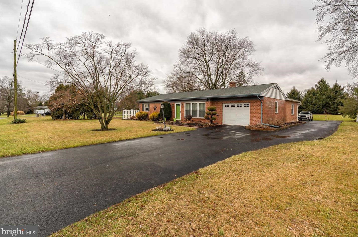 342 Weaver Rd, Lancaster, PA 17603