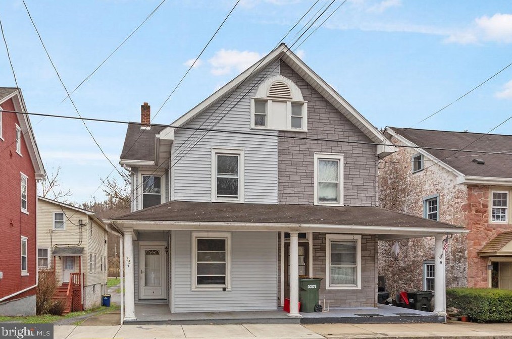 35 W Main St, Adamstown, PA 19501