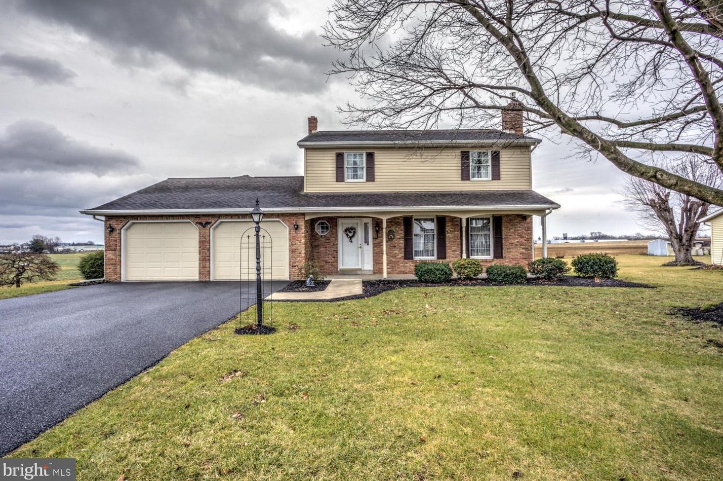 45 Rock Rd, Ephrata, PA 17522