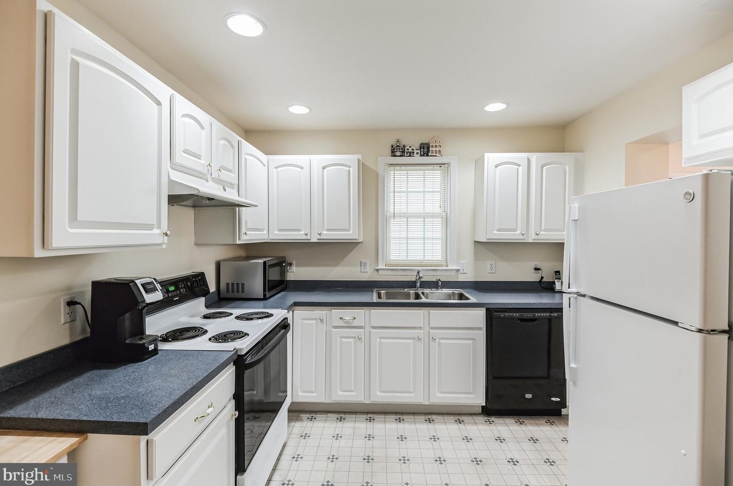 307 Yorkshire Dr, Lancaster, PA 17603
