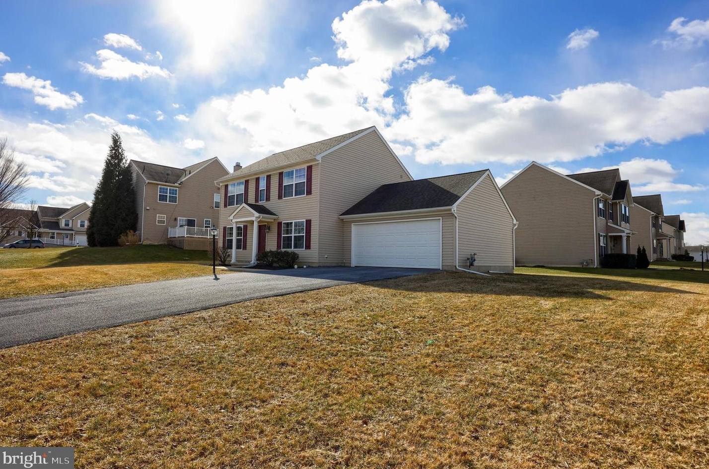 317 Willow Dell Ln, Bareville, PA 17540
