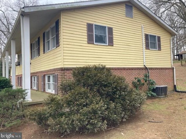 40 Schoolhouse Rd, Colerain, PA 17536