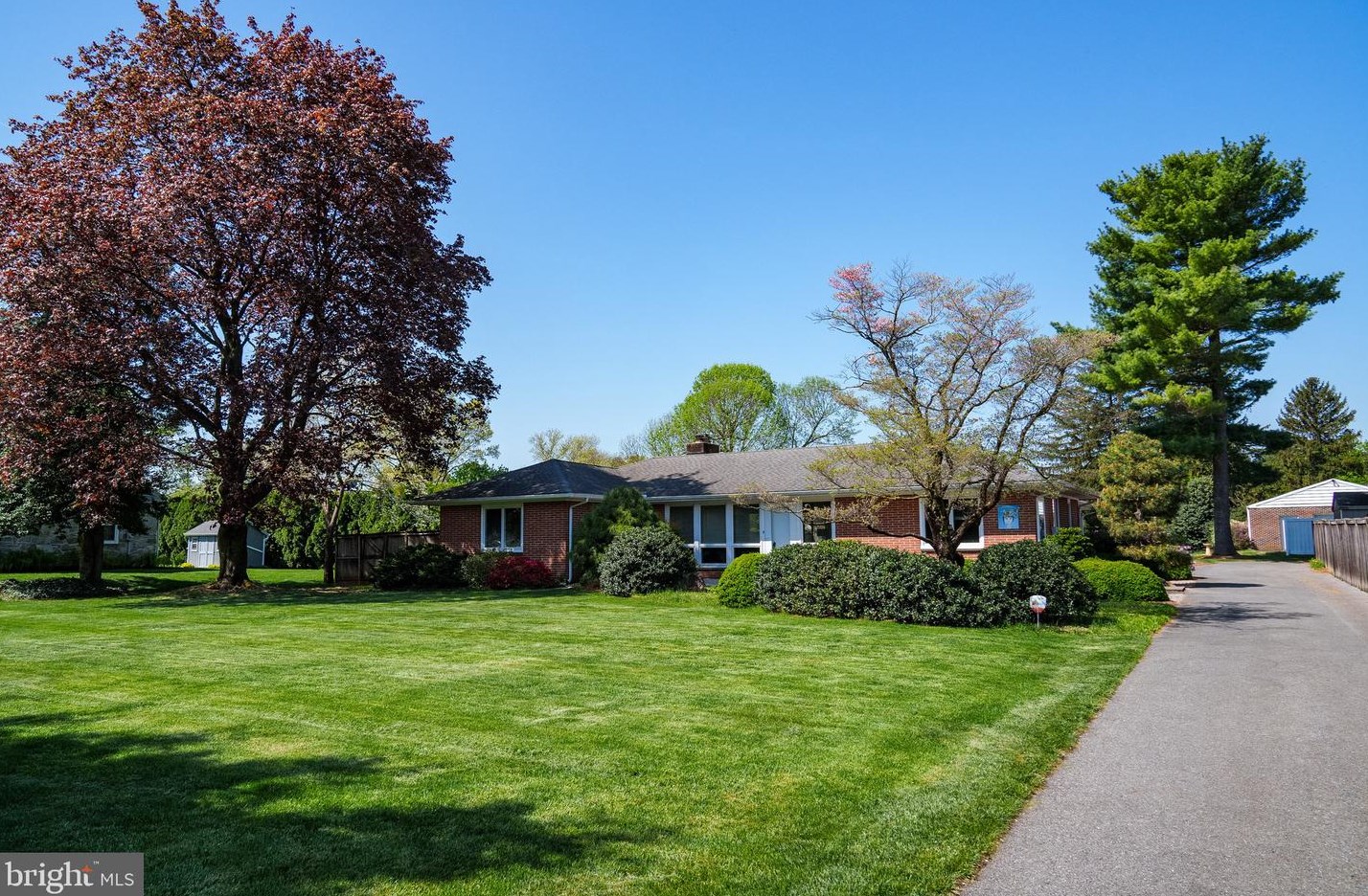 886 Hornig Rd, Lancaster, PA 17601