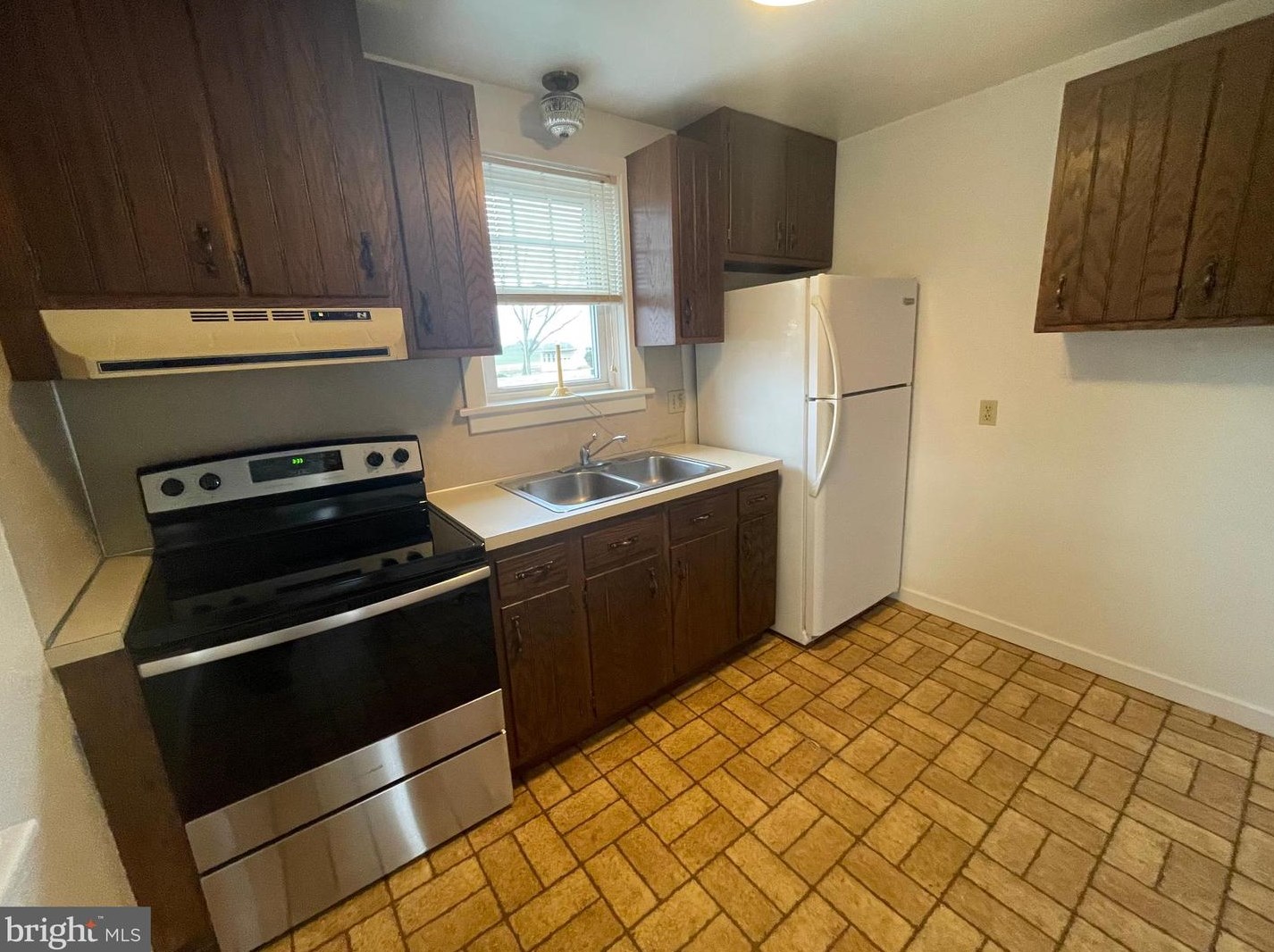 1017 Lime Valley Rd, Lancaster, PA 17602