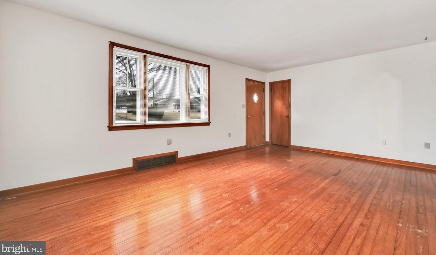 14 Conestoga View Dr, Akron, PA 17501-1443