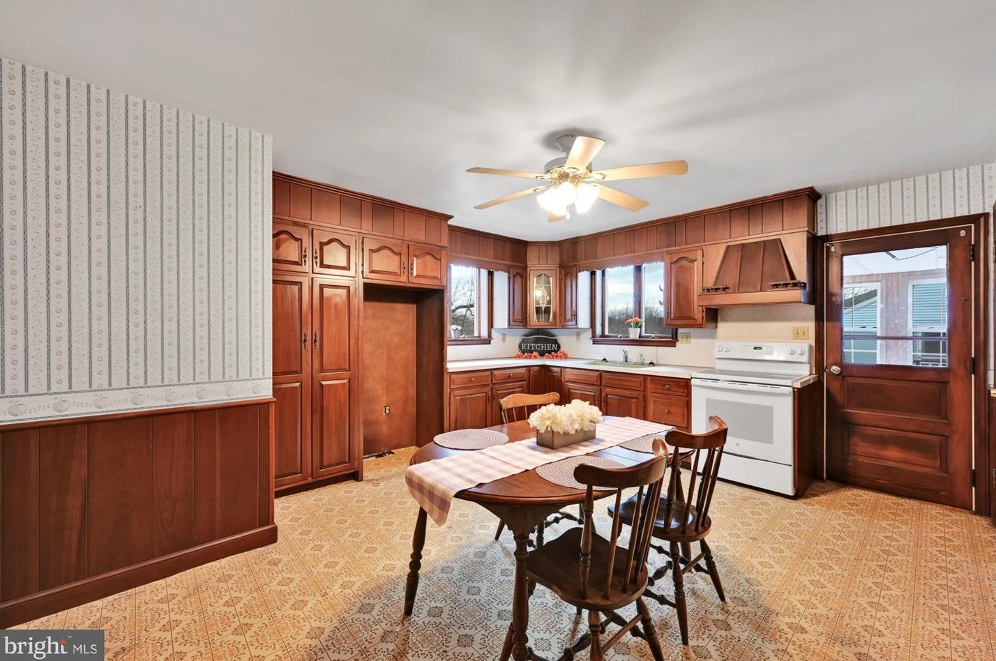 14 Conestoga View Dr, Akron PA  17501-1443 exterior