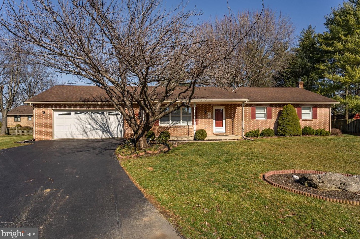 350 Woodchuck Dr, Ephrata, PA 17522