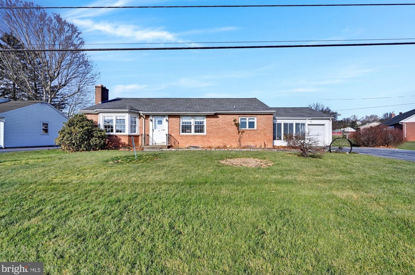 90 Clearview Rd, Ephrata, PA 17522