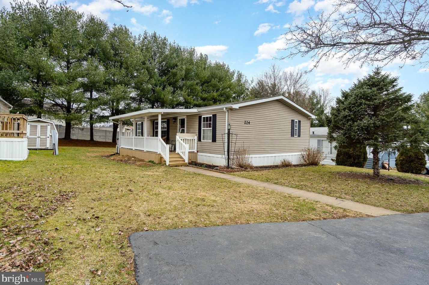 224 Greyfield Dr, Lancaster, PA 17603