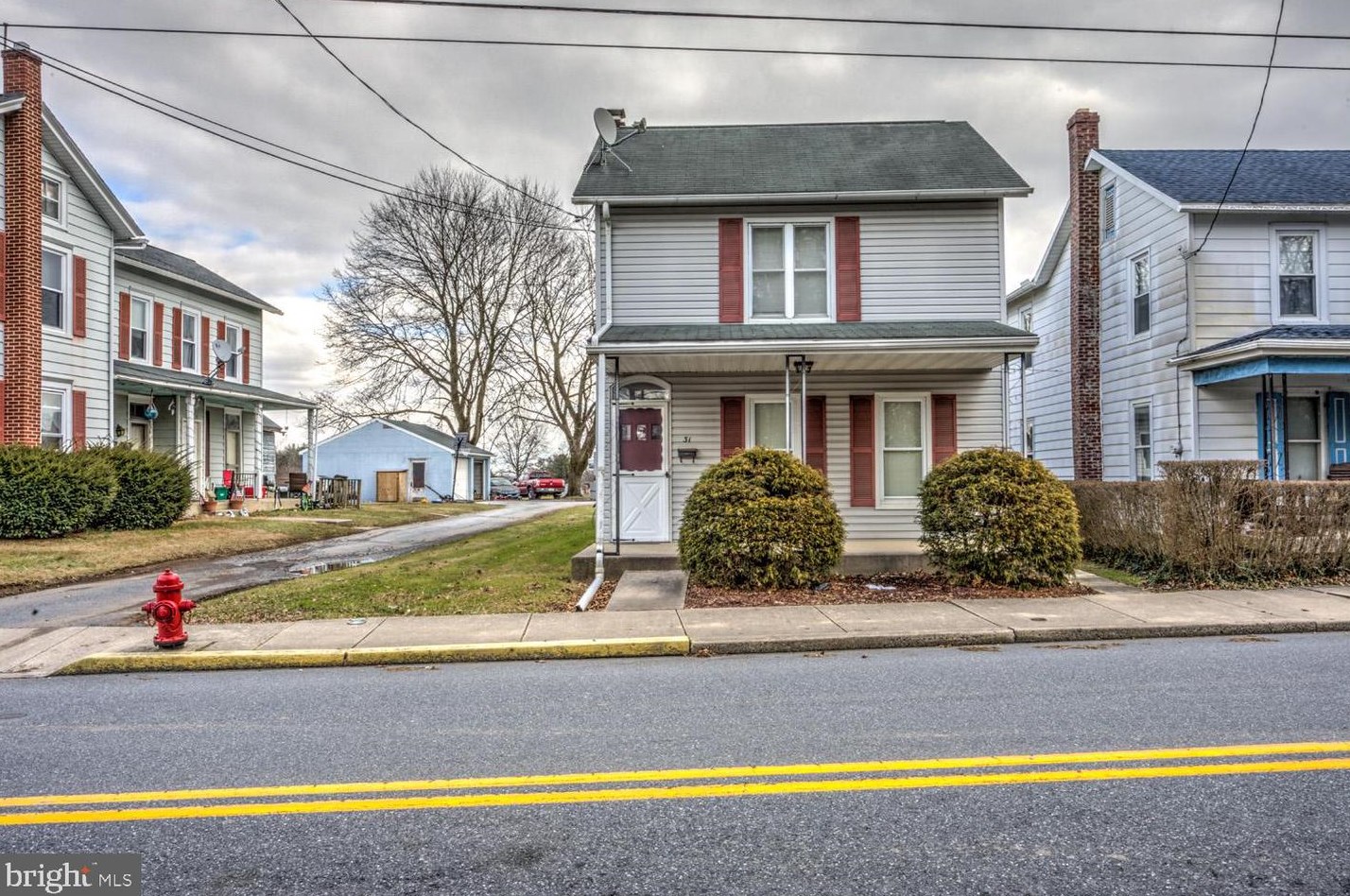 31 11th St, Akron, PA 17501-1507