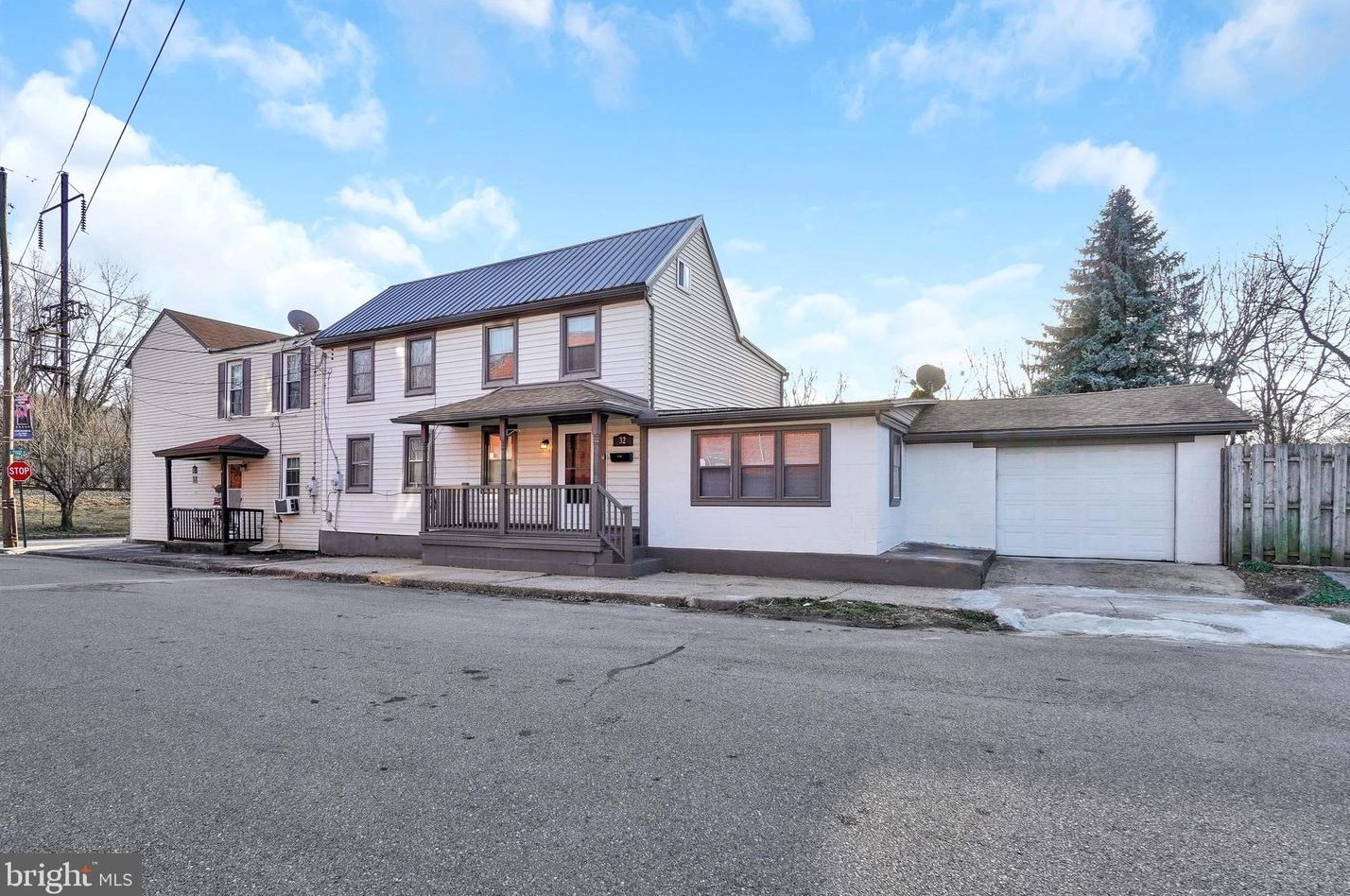 32 S Locust St, Marietta, PA 17547