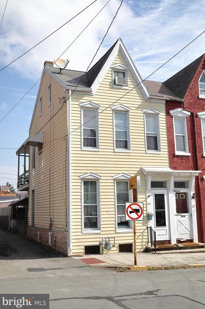 25 8th St, Kinderhook, PA 17512-1501