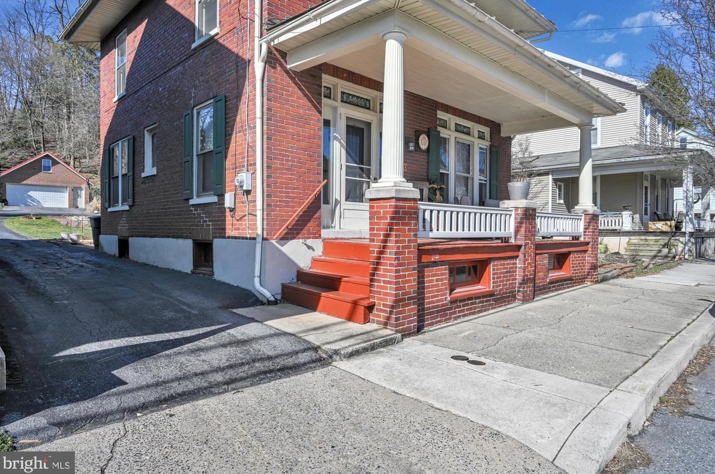 30 W Main St, Adamstown, PA 19501