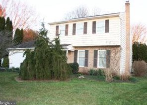 5827 Vaughn Rd, East Petersburg, PA 17520-1407