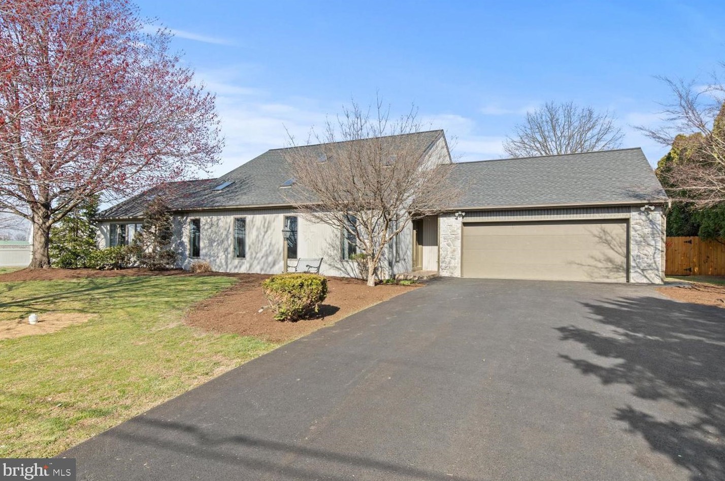 85 N Maple Ave, Bareville, PA 17540