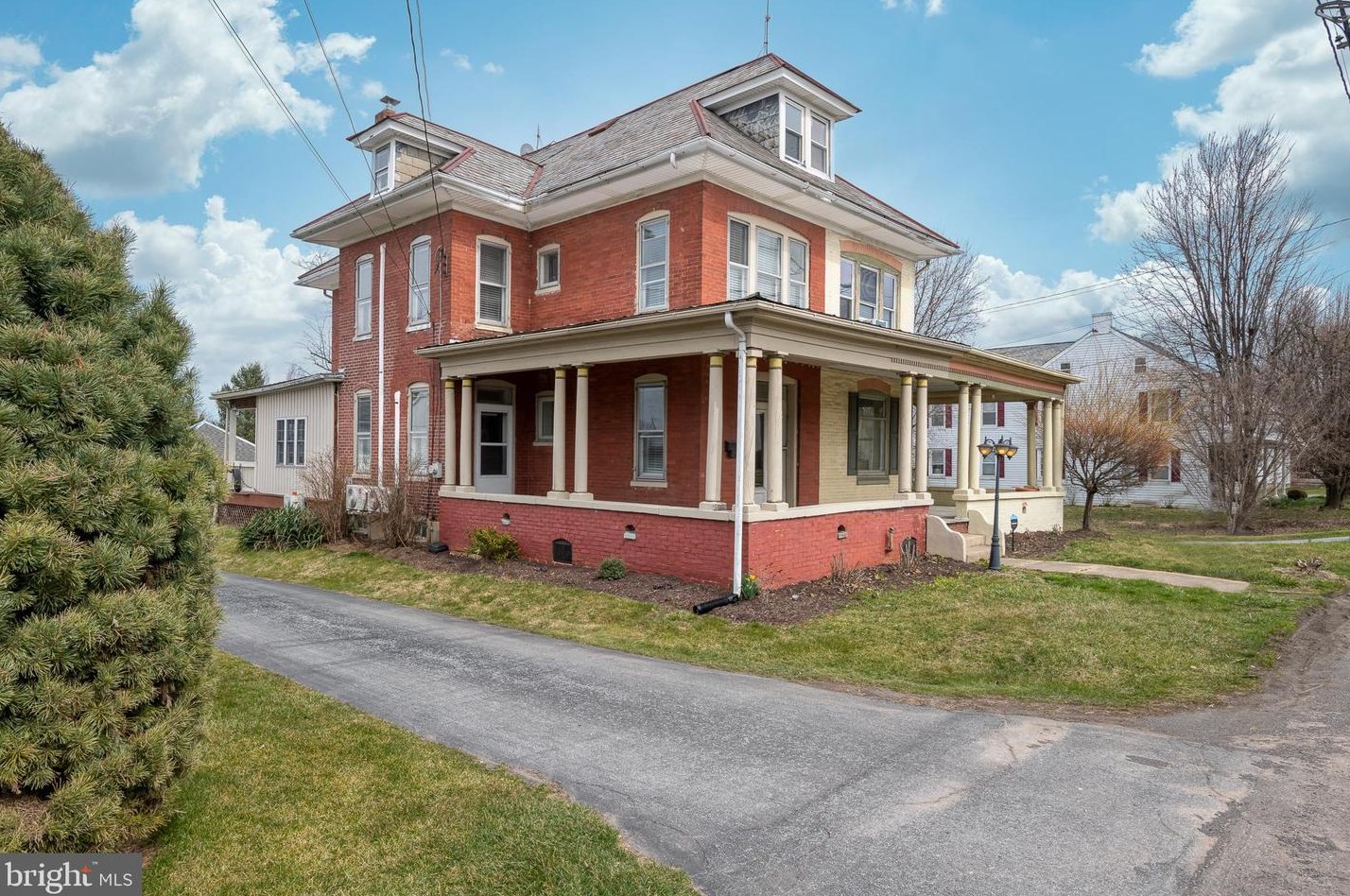 203 W Main St, Bareville, PA 17540