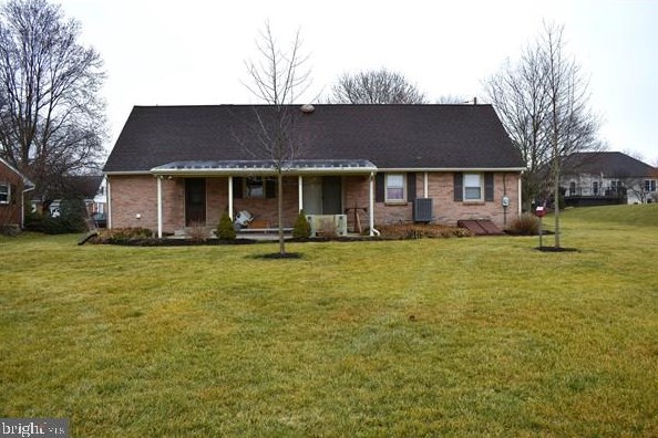 6250 Sundra Dr, East Petersburg PA  17520-1153 exterior
