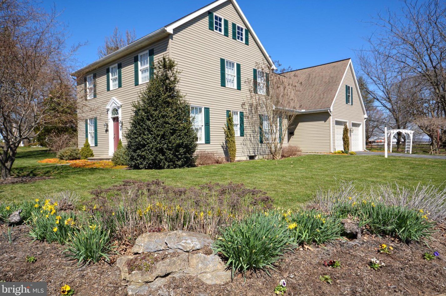 1229 W Main St, Ephrata, PA 17522