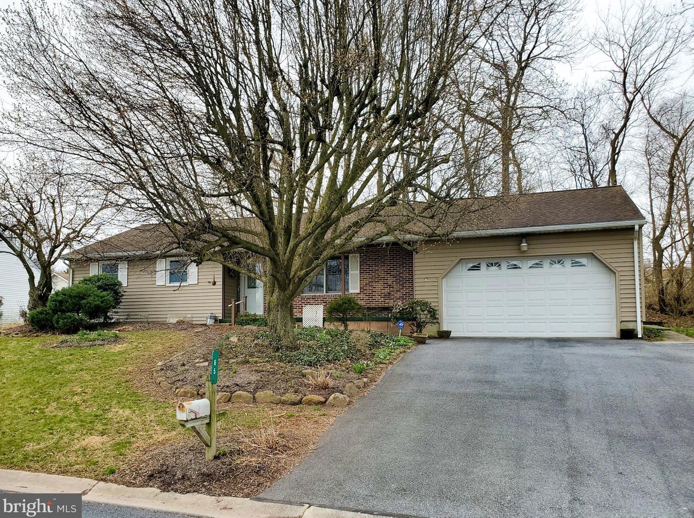 65 Ream Rd, Ephrata, PA 17522