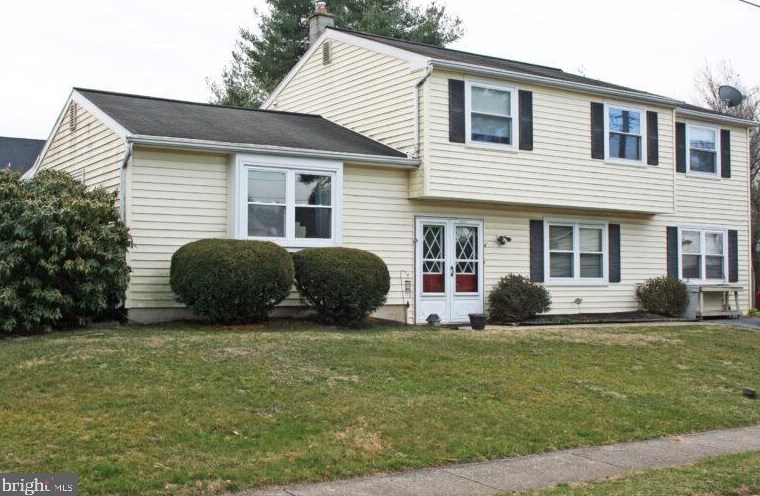 5815 Clarkson Dr, East Petersburg, PA 17520-1402