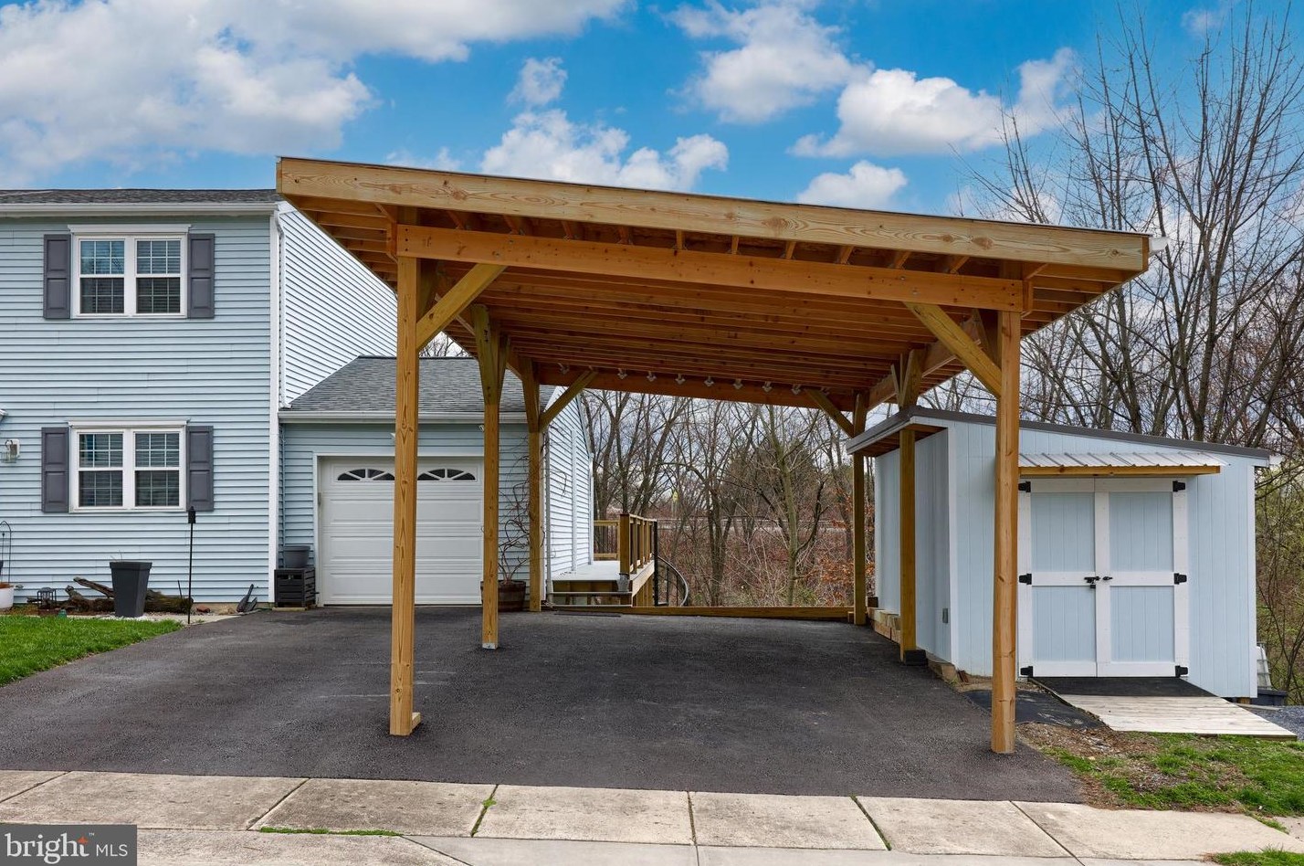 1020 Cloverton Dr, Kinderhook, PA 17512-9402