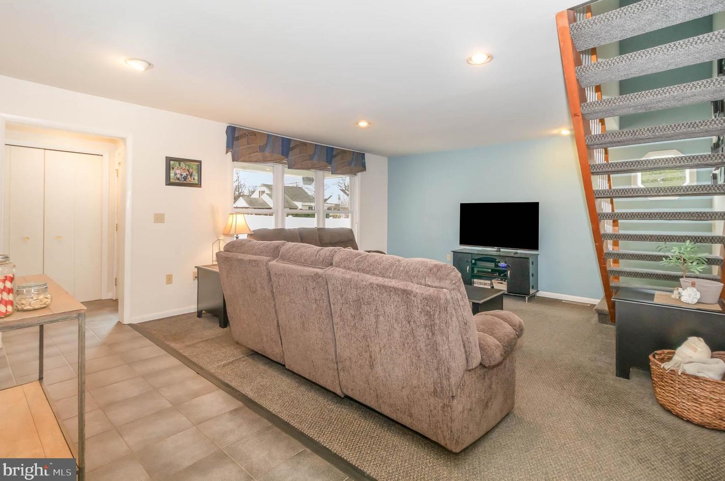 240 Cooper Ave, Landisville PA  17538-1716 exterior