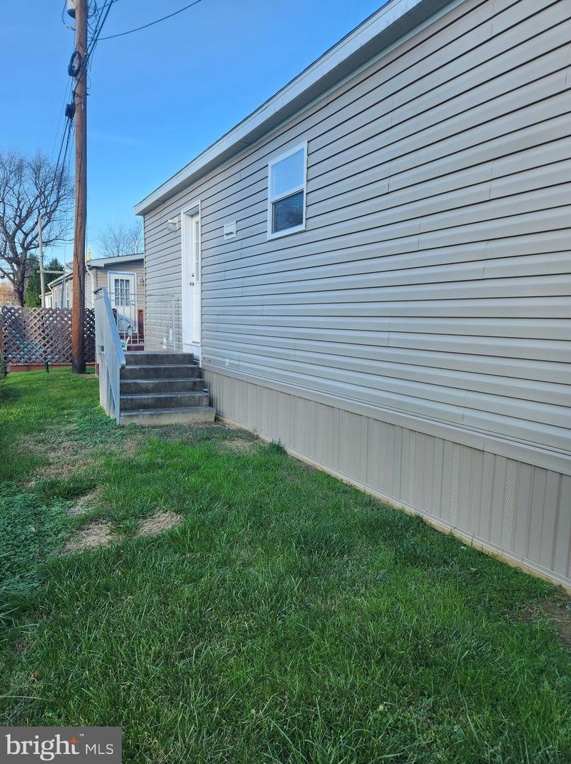 42 Madge Dr, Lancaster, PA 17603
