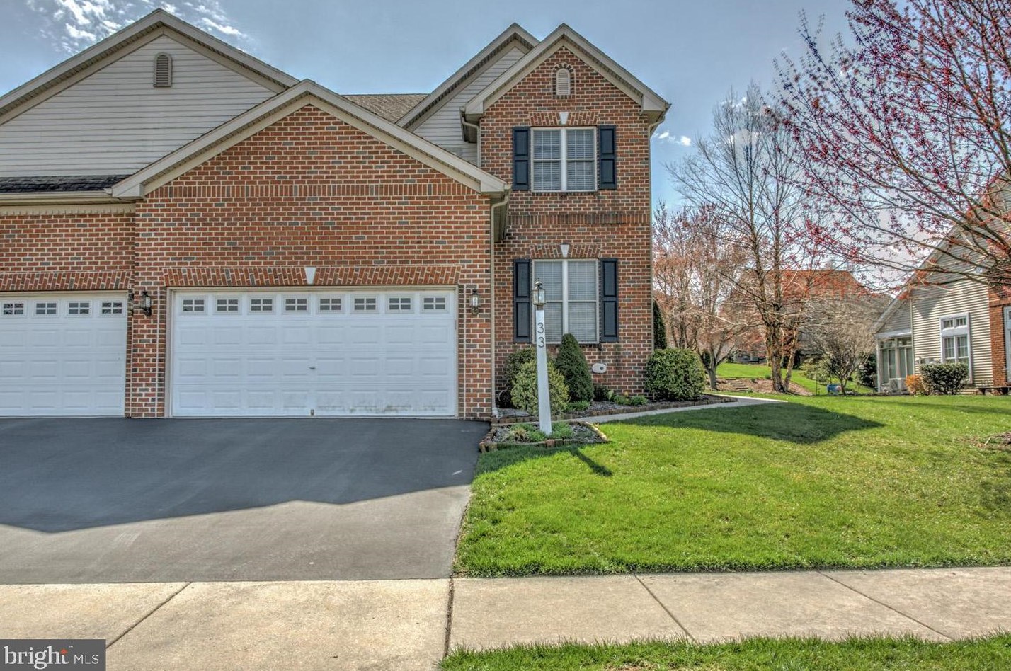 33 Weaver Ave, Ephrata, PA 17522