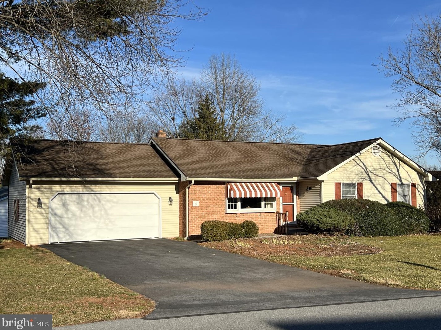 4 Ruffleg Cir, Fivepointville, PA 17517-9758