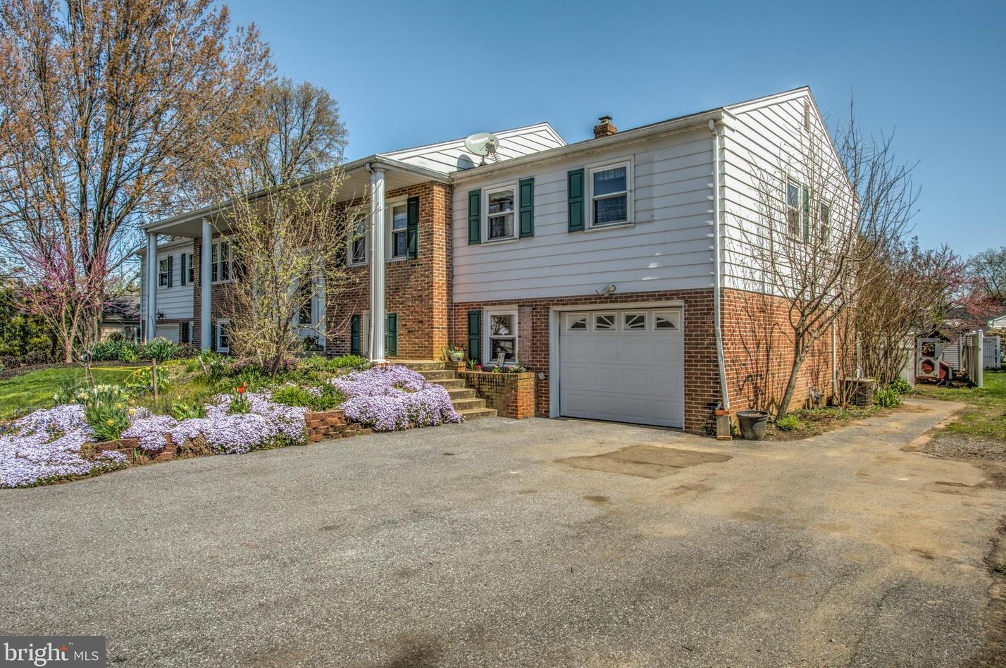 871 Hornig Rd, Lancaster, PA 17601