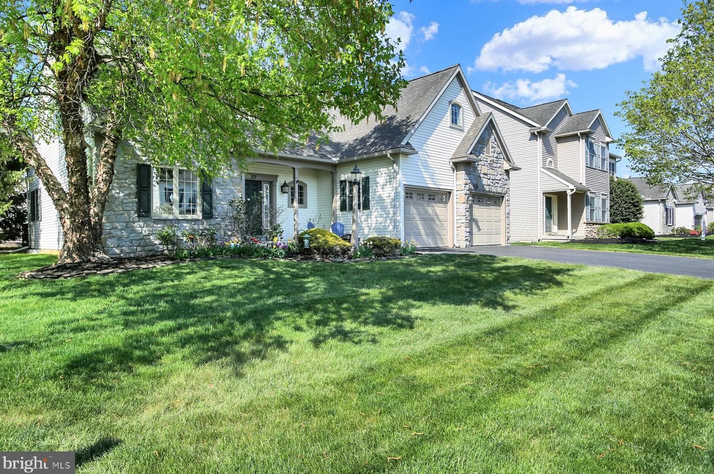 107 Charlan Blvd, Mount Joy, PA 17552